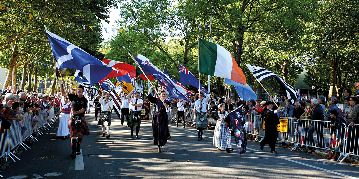 La Grande Parade, moment de partage entre celtes. ©Myriam Jégat