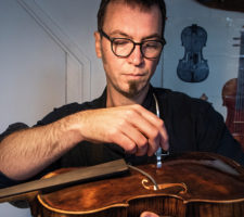 Tanguy Fraval, luthier à Saint Brieuc